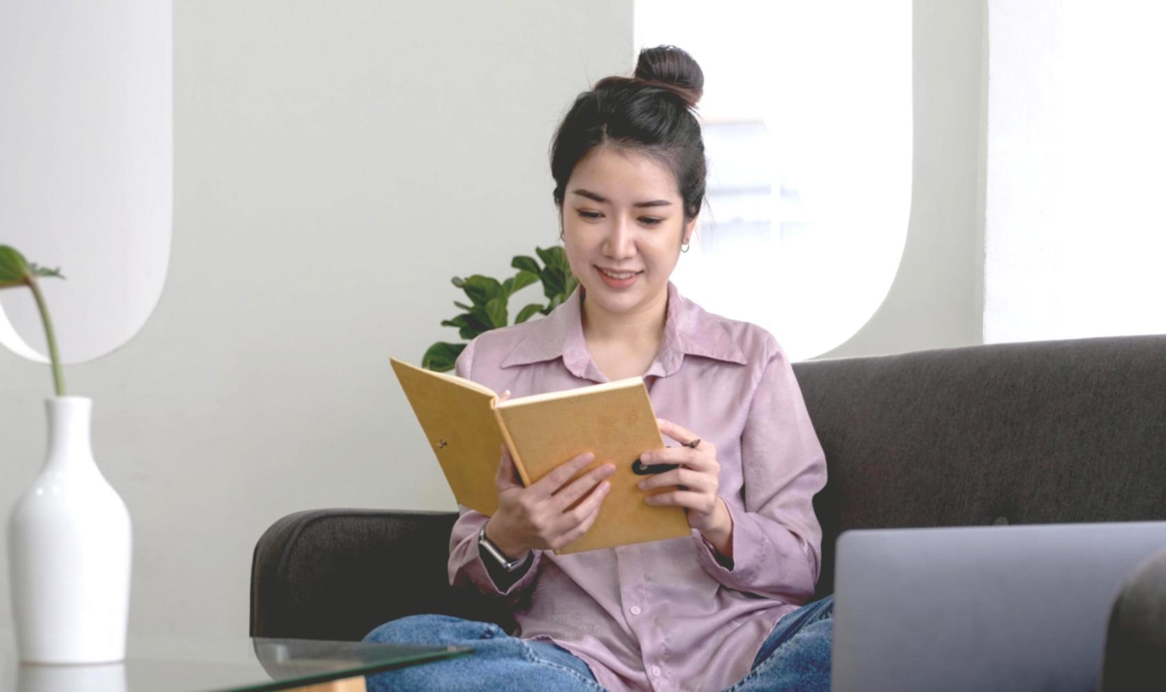 Business professionals reviewing budget documents during negotiation workshop